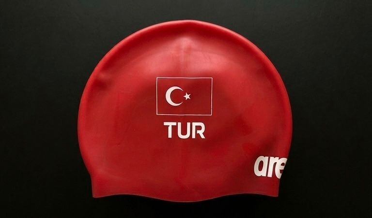 ARENA MİLLİ TAKIM YÜZÜCÜ BONESİ KIRMIZI